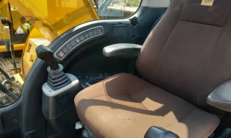 Гусеничный экскаватор JCB JS220LC 2011 года в Наличии - фото № 2