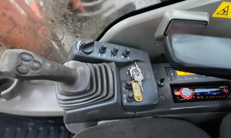 Гусеничный экскаватор Hitachi ZX 250 LC-3 в Киеве - фото № 5