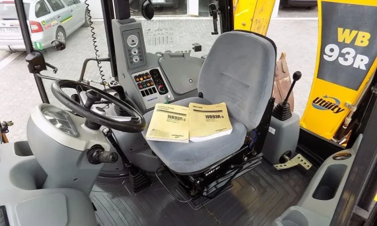 Экскаватор - погрузчик Komatsu WB93R-5 2006 года - фото № 6