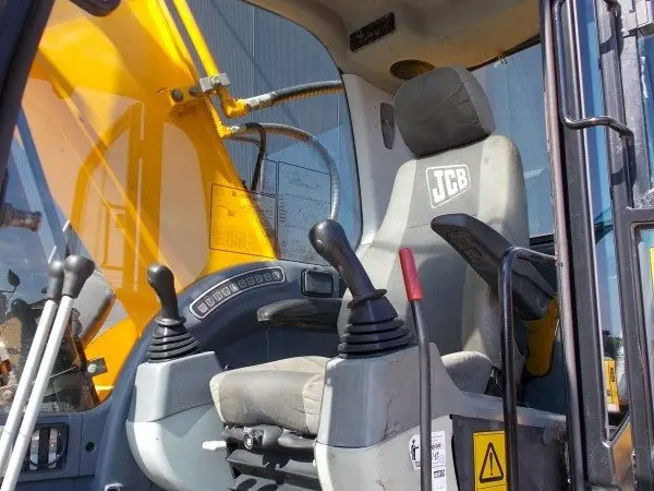 Гусеничный экскаватор JCB JS220 NLC 2010 года - фото № 9
