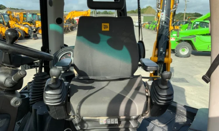 JCB 4CX Site Master 2021 р - фото № 16