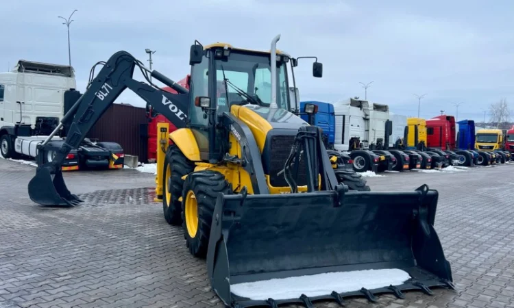 Екскаватор - навантажувач Volvo BL 71 - 2004 рік - фото № 1