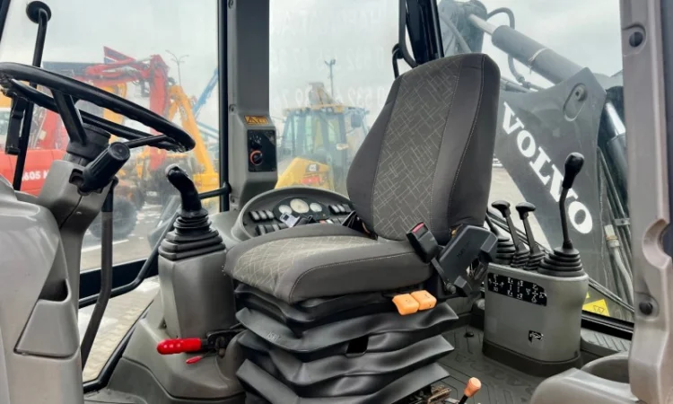 Екскаватор - навантажувач Volvo BL 71 - 2004 рік - фото № 10