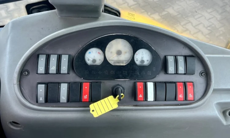 Екскаватор - навантажувач Volvo BL 71 - 2004 рік - фото № 13