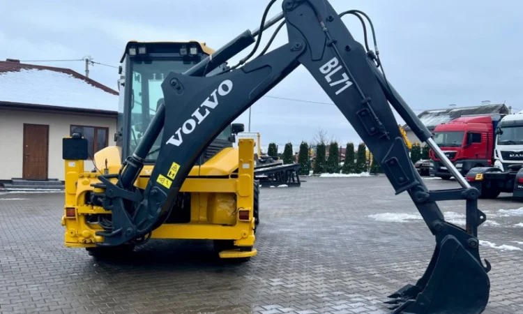 Екскаватор - навантажувач Volvo BL 71 - 2004 рік - фото № 3