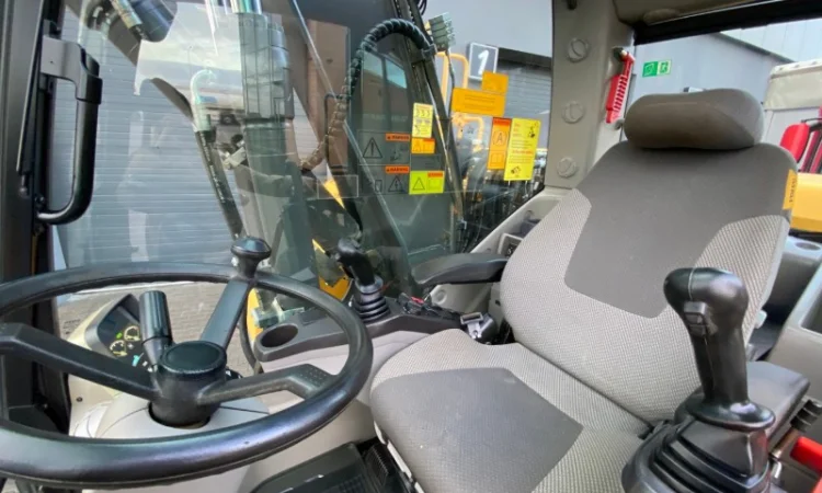 Повноповоротний колісний екскаватор Volvo EW 160D - 2013 рік - фото № 3