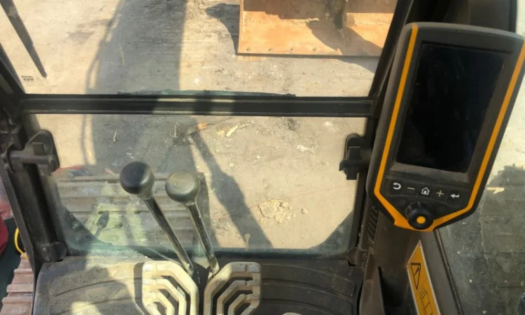 Гусеничный экскаватор JCB JS220LC На складе в Киеве - фото № 11