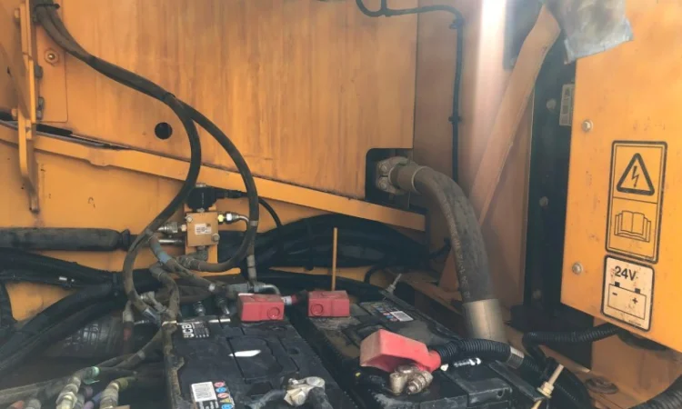 Гусеничный экскаватор JCB JS220LC На складе в Киеве - фото № 4