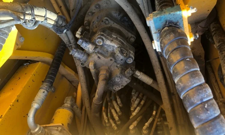 Гусеничный экскаватор JCB JS220LC На складе в Киеве - фото № 5