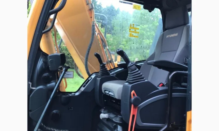 Гусеничный экскаватор Hyundai Robex 140 LC-9 A. Спецтехника б/у - фото № 9