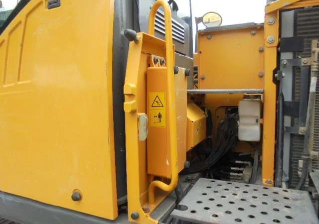 Гусеничный экскаватор Volvo EC 140 DL - фото № 11