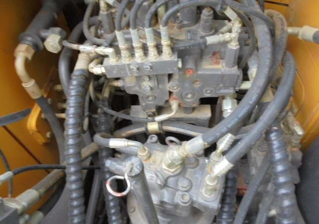 Гусеничный экскаватор Volvo EC 140 DL - фото № 9