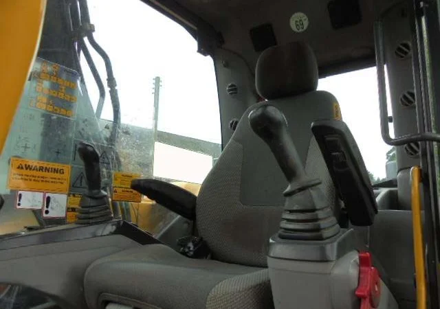 Гусеничный экскаватор Volvo EC 140 DL - фото № 8