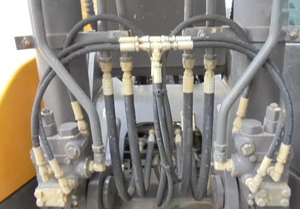 Гусеничный экскаватор Volvo EC 140 DL - фото № 17