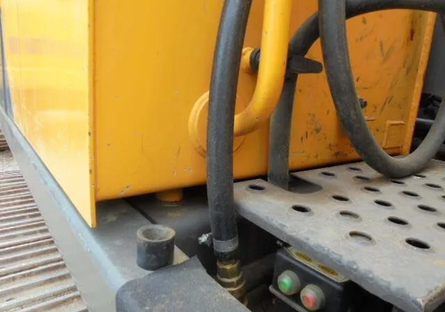 Гусеничный экскаватор Volvo EC 140 DL - фото № 15