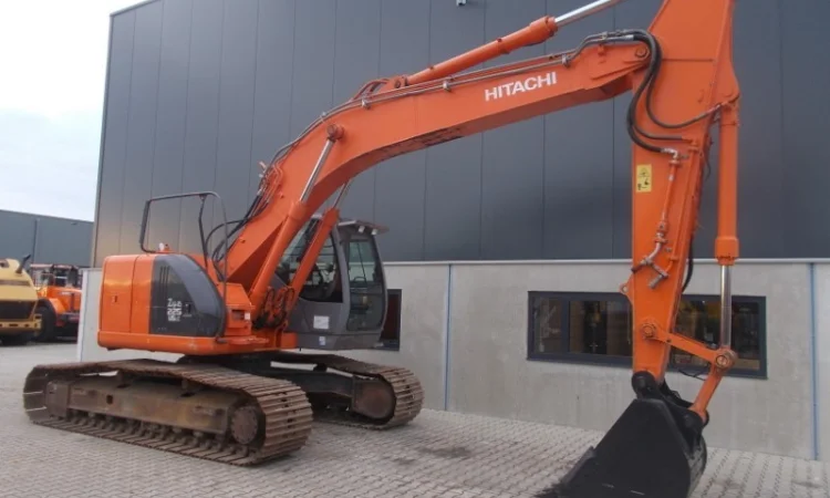 Hitachi ZX225USlc экскаватор на гусеничном - фото № 1