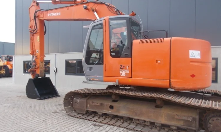 Hitachi ZX225USlc экскаватор на гусеничном - фото № 2