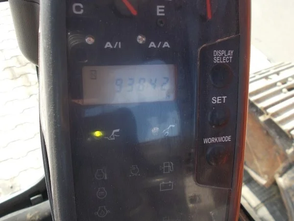 Hitachi ZX225USlc экскаватор на гусеничном - фото № 5