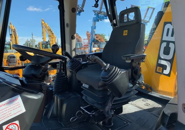 Экскаватор-погрузчик JCB 3CX Contractor. Первый владелец - фото № 7