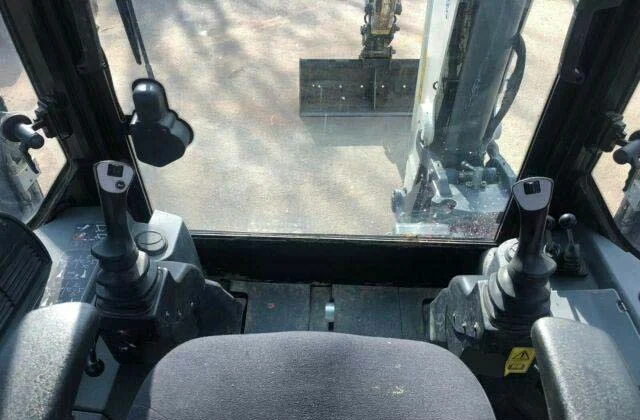 Экскаватор-погрузчик Terex TLB890PS - фото № 3