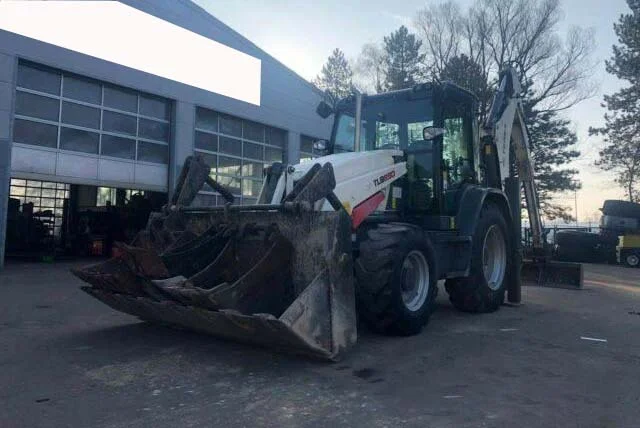 Экскаватор-погрузчик Terex TLB890PS - фото № 17
