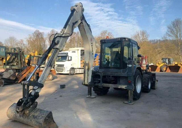 Экскаватор-погрузчик Terex TLB890PS - фото № 16