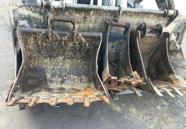 Экскаватор-погрузчик Terex TLB890PS - фото № 12