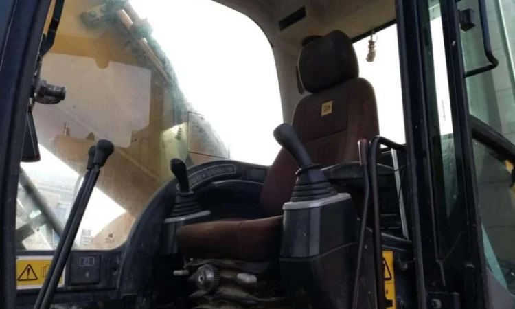 Гусеничный экскаватор JCB JS 360 LC - фото № 8