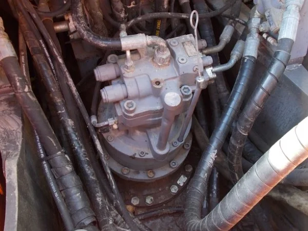 Hitachi ZX210LC-3 экскаватор на гусеничном ходу - фото № 10