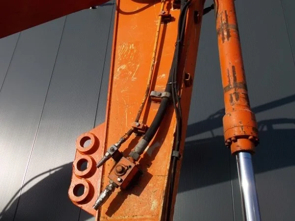 Hitachi ZX210LC-3 экскаватор на гусеничном ходу - фото № 4