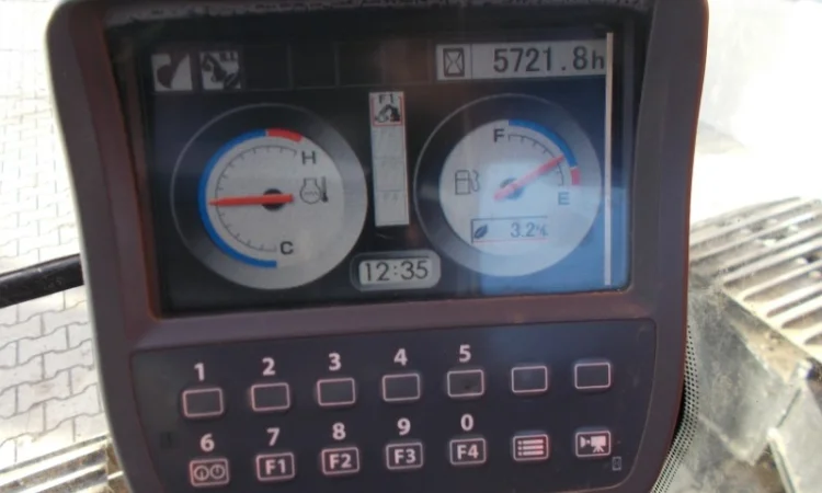 Hitachi ZX210LC-3 экскаватор на гусеничном ходу - фото № 6