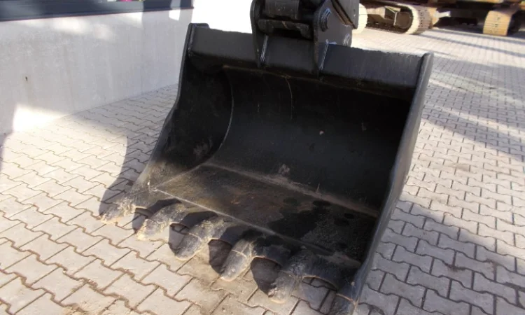 Hitachi ZX210LC-3 экскаватор на гусеничном ходу - фото № 9