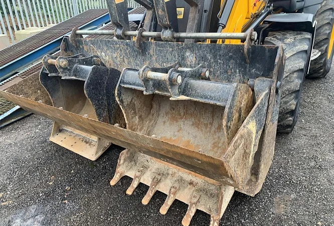 Экскаватор-погрузчик JCB 3CX Contractor - фото № 17