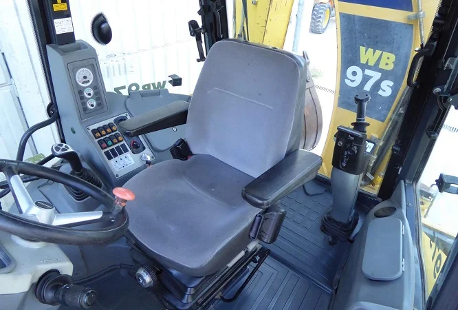 Экскаватор-погрузчик Komatsu WB 97 S - фото № 2