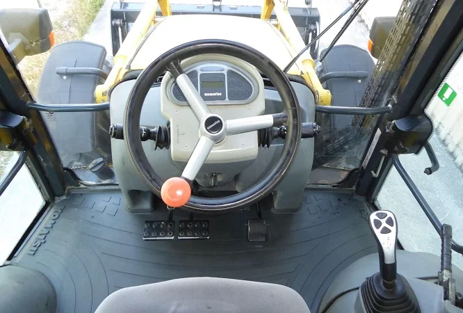 Экскаватор-погрузчик Komatsu WB 97 S - фото № 8