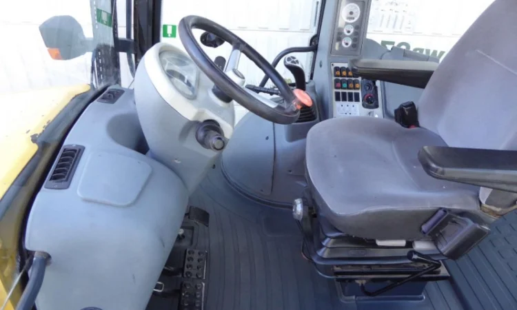 Экскаватор-погрузчик Komatsu WB 97 S - фото № 7