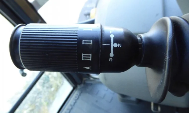 Экскаватор-погрузчик Komatsu WB 97 S - фото № 4