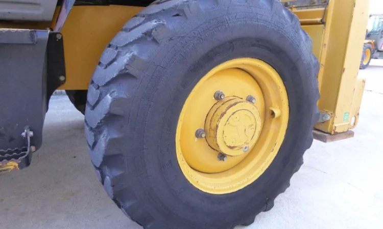 Экскаватор-погрузчик Komatsu WB 97 S - фото № 14