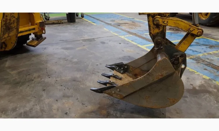 Экскаватор-погрузчик Komatsu WB93R-5EO - фото № 2