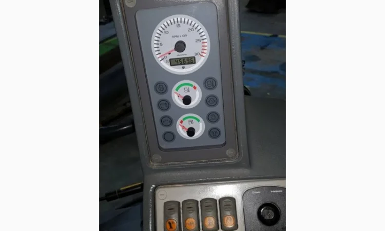 Экскаватор-погрузчик Komatsu WB93R-5EO - фото № 8