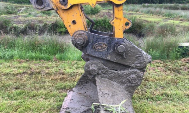 Гусеничный экскаватор JCB JS 160LC - фото № 12