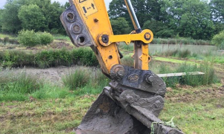 Гусеничный экскаватор JCB JS 160LC - фото № 9