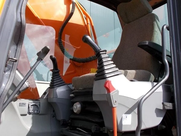 Doosan DX380LC экскаватор - фото № 3