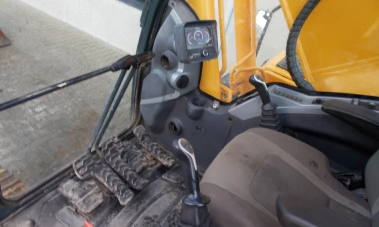 Гусеничный экскаватор Hyundai 210LC-9 - фото № 4