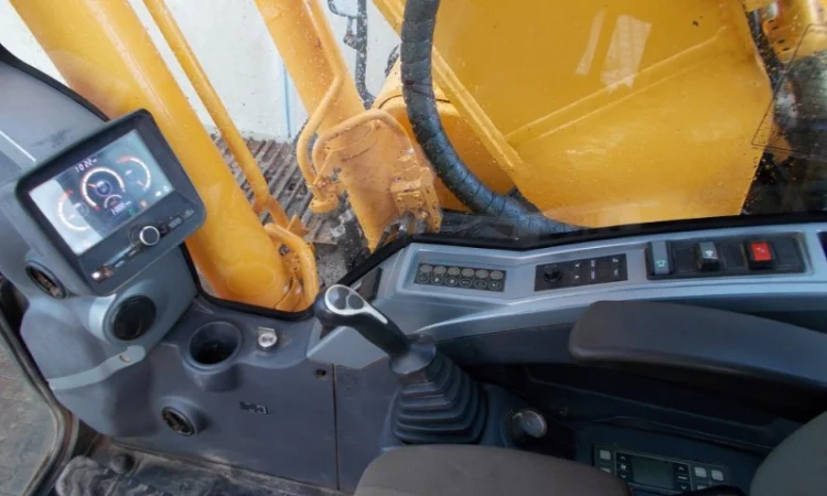 Гусеничный экскаватор Hyundai 210LC-9 - фото № 5