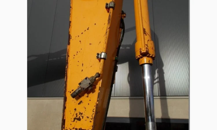 Гусеничный экскаватор Hyundai 210LC-9 - фото № 7