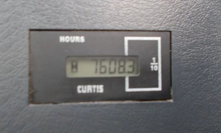 Гусеничный экскаватор Hyundai 210LC-9 - фото № 8