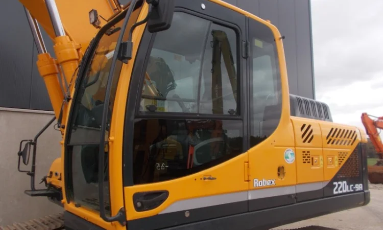 Гусеничный экскаватор Hyundai R220LC-9A - фото № 1