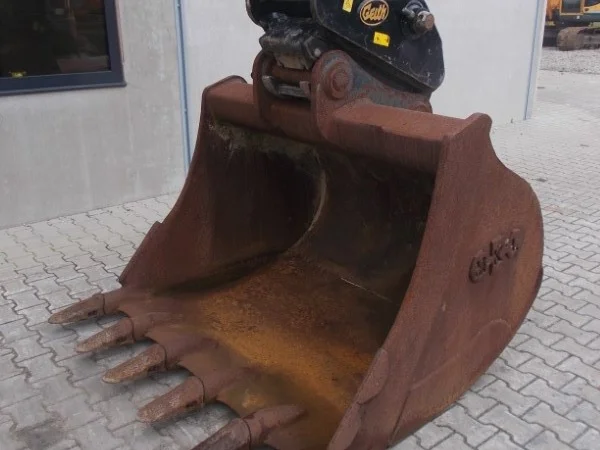 Гусеничный экскаватор Hyundai R220LC-9A - фото № 7