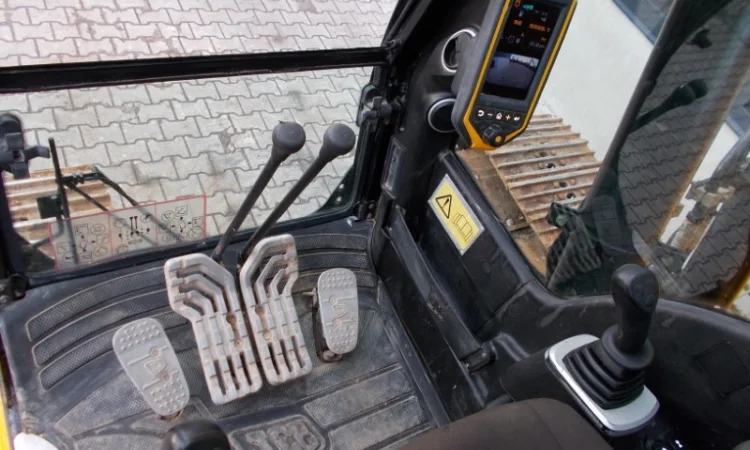 Гусеничный экскаватор JCB JS220LC - фото № 3